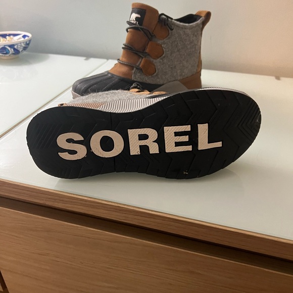 Women’s Sorel Out ‘N About III boots - Picture 2 of 4